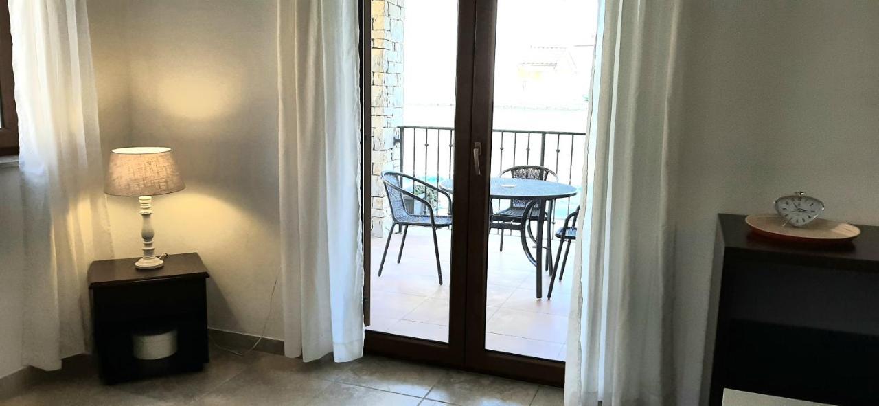Helle Ferienwohnung mit Privatpool und gemütlicher Grillecke Ližnjan Exterior foto