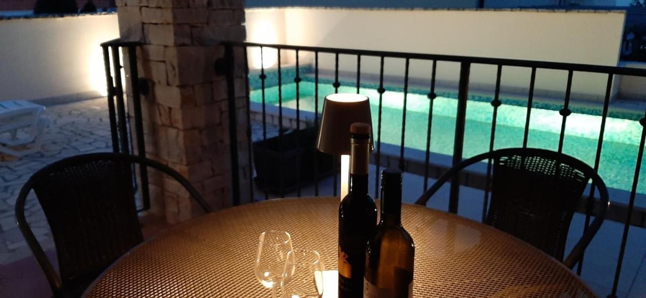 Helle Ferienwohnung mit Privatpool und gemütlicher Grillecke Ližnjan Exterior foto